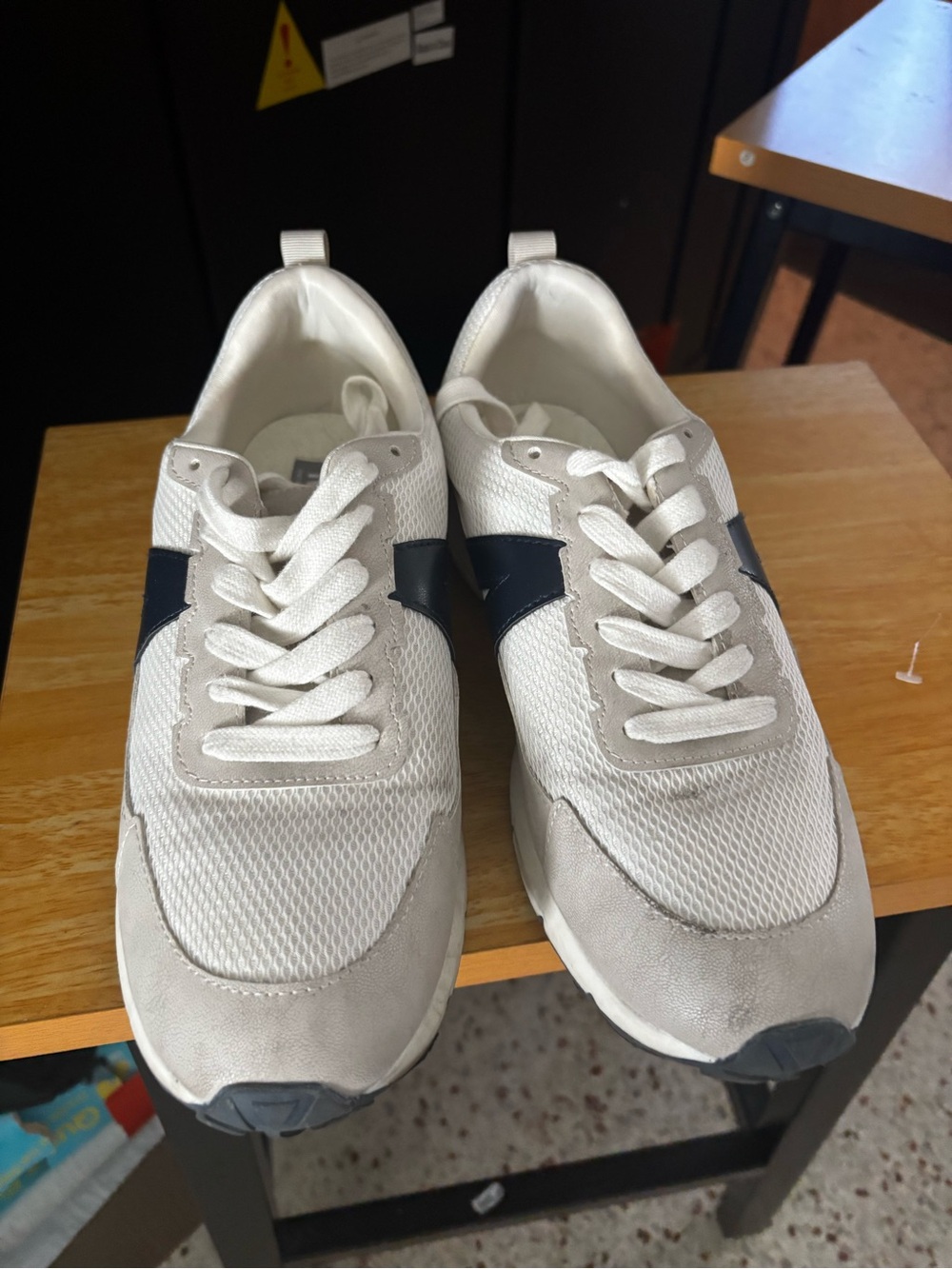 MÍA leash mesh sneakers 8.5